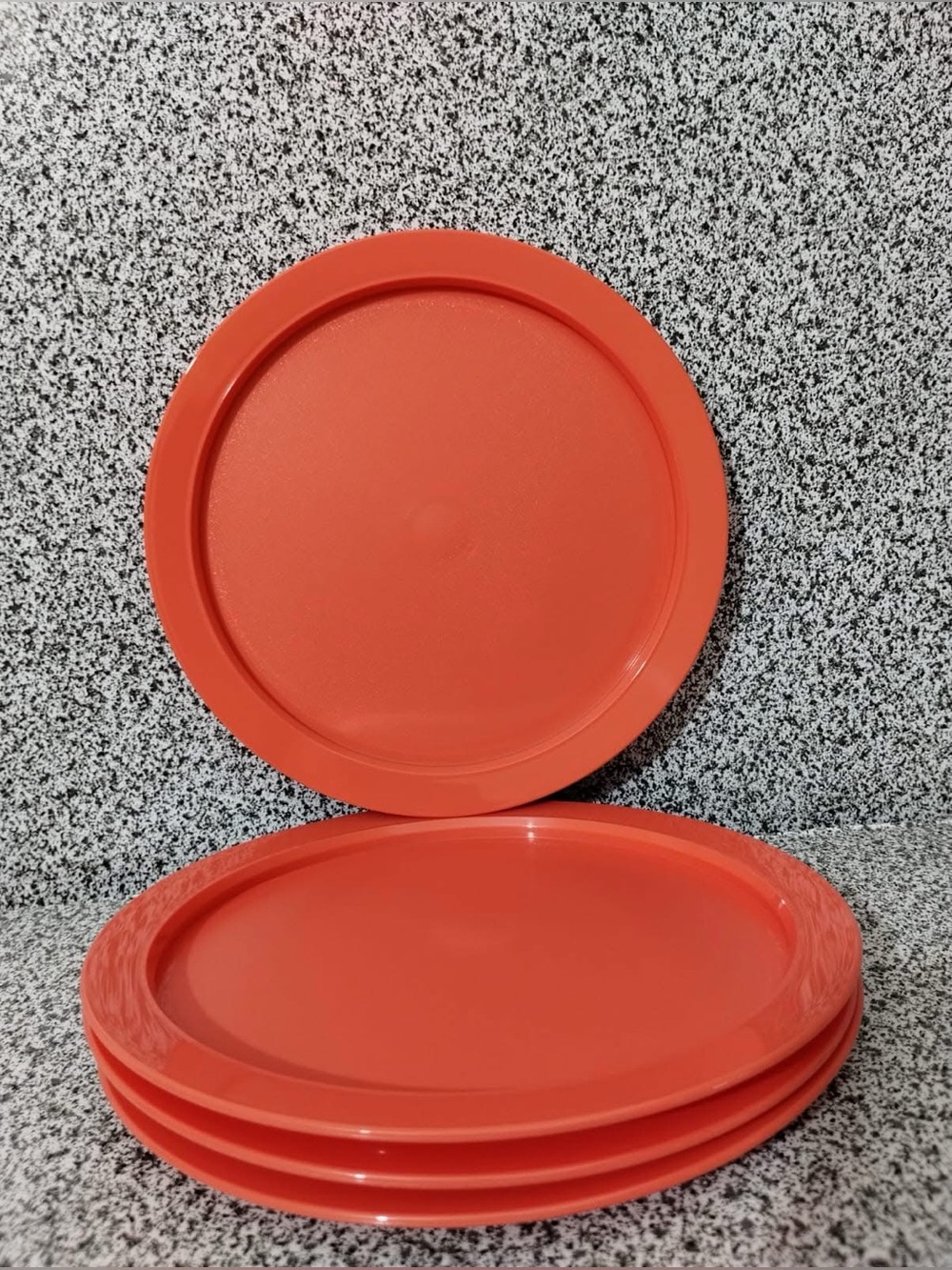 Tupperware KIDS Luncheon Round Plates Raised Sides in Red Color SET 4 ~19cm